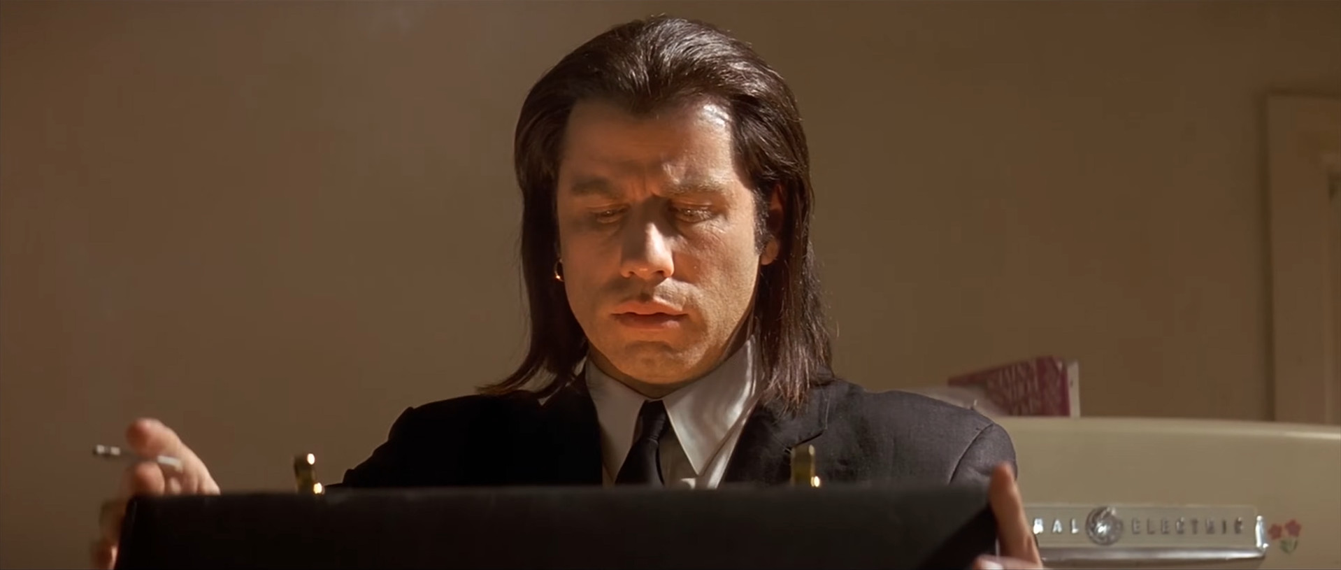 Pulp Fitcion: MacGuffin - Frame del film valigetta