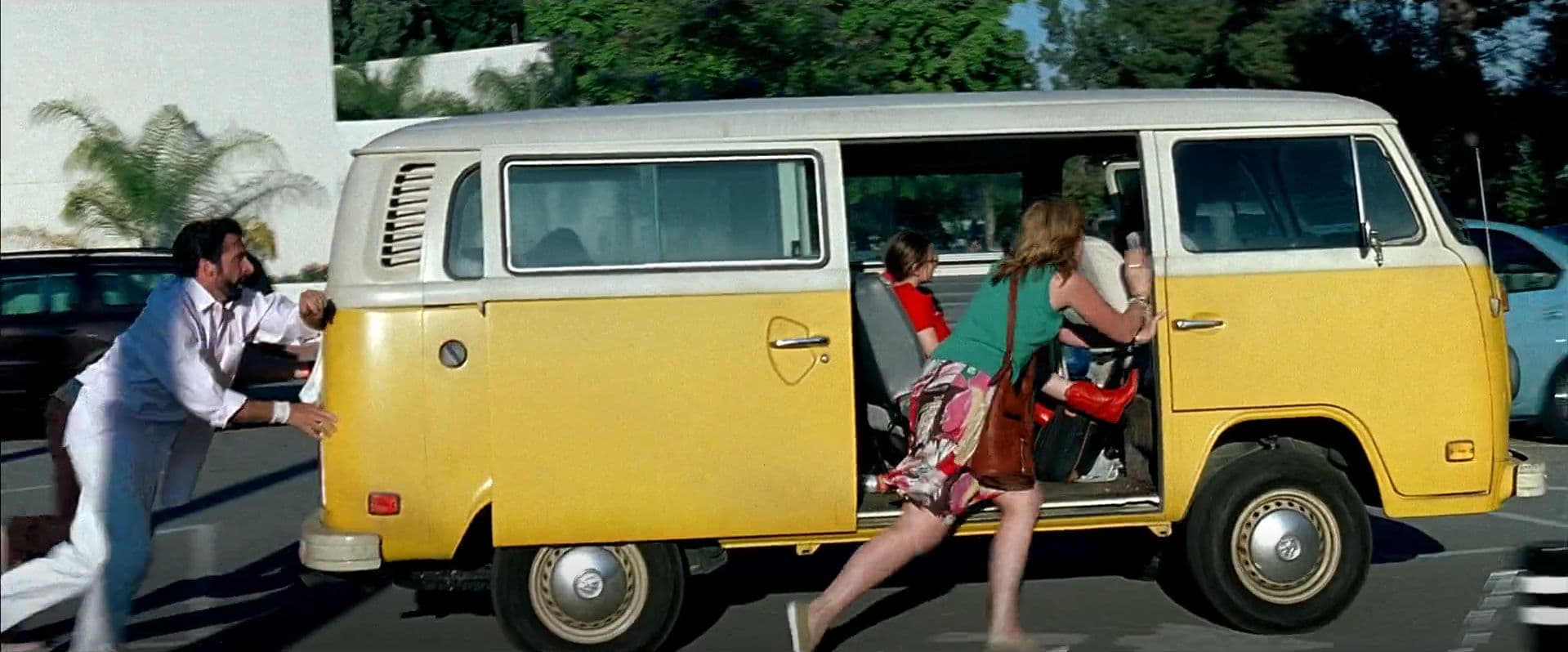 Little Miss Sunshine - Frame del film - La fuga con la salma