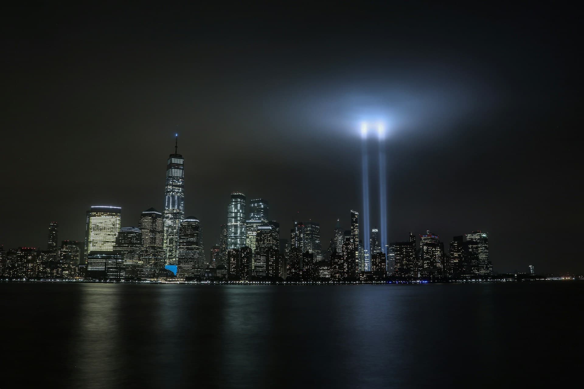 New York Skyline: Twin Tower Light