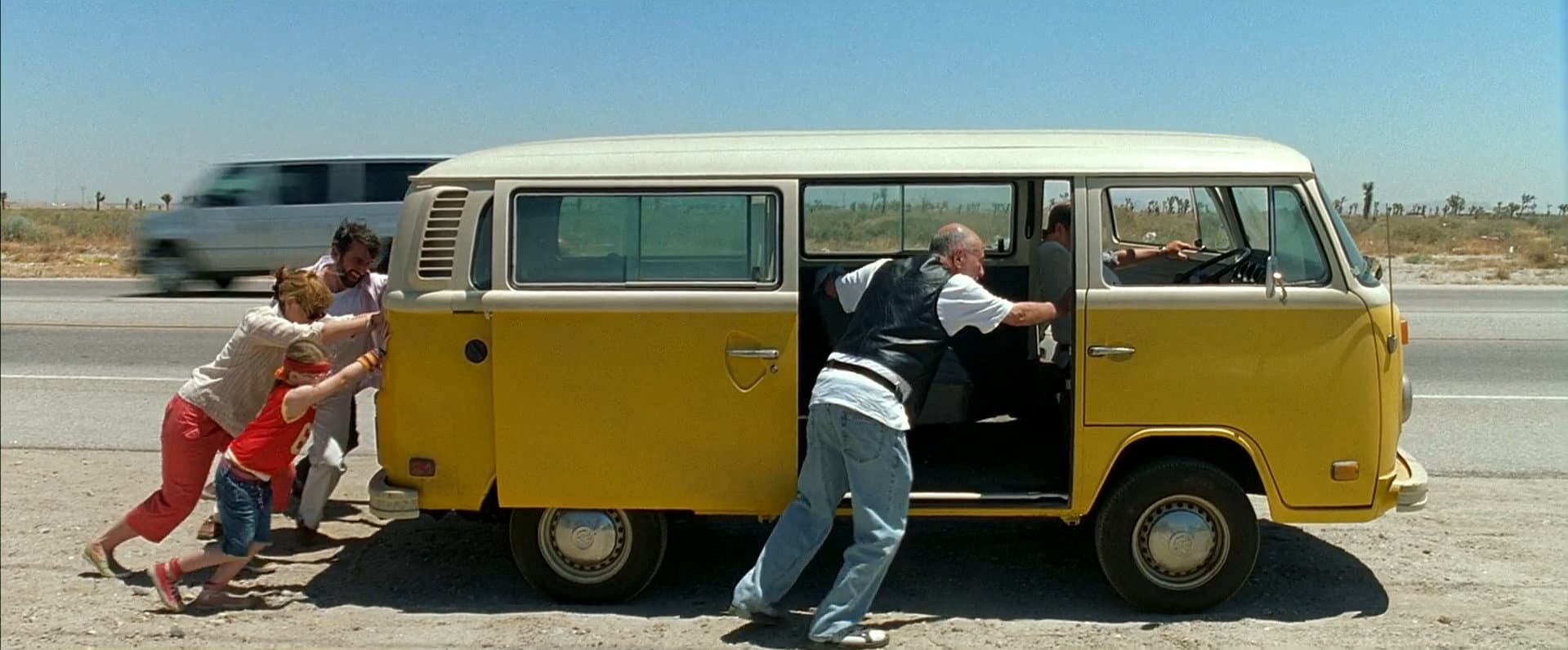 Little Miss Sunshine - Frame del film - Furgoncino rotto